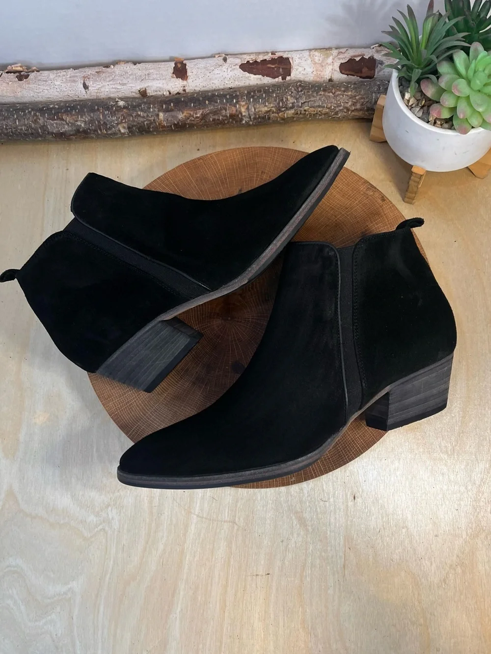 NWOB Aquatalia Marvin K Black Suede Booties Black Sole Size 9